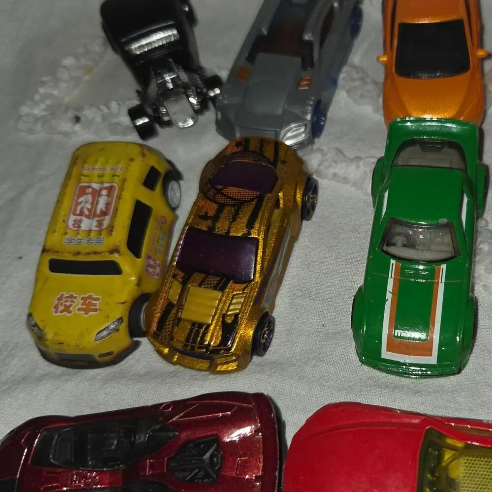 Vintage & Modern Diecast Car Lot Lot of 14 Hot Wheels Matchbox collectors
